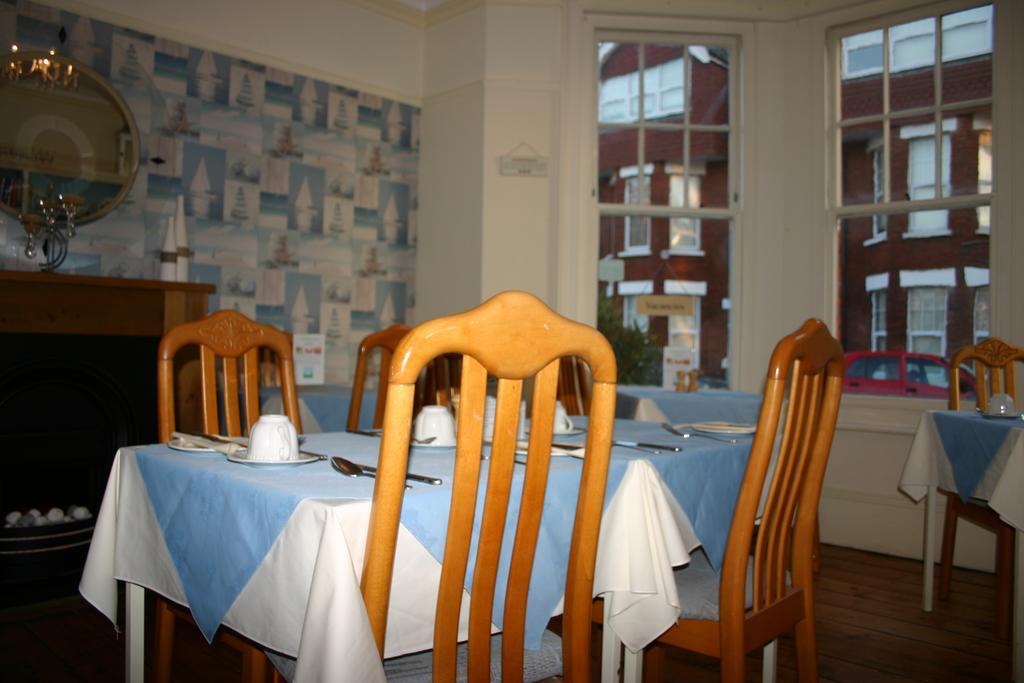 Cambridge House Guest House Истбурн Экстерьер фото