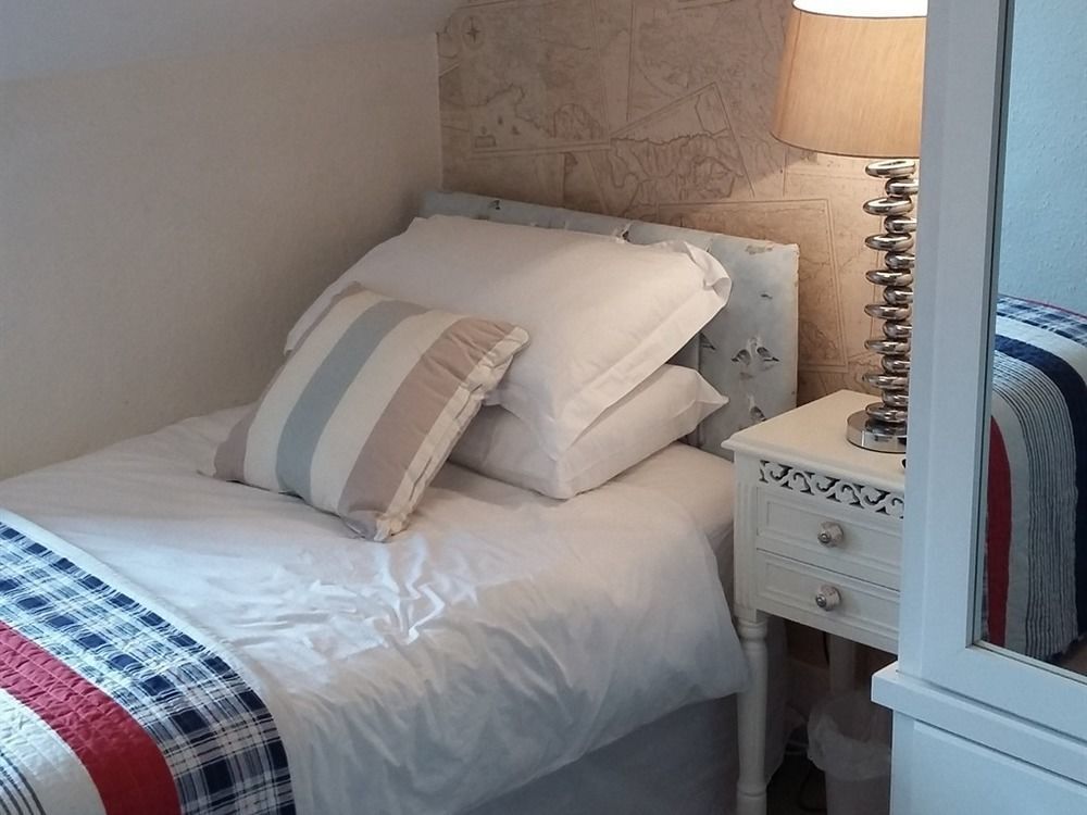 Cambridge House Guest House Истбурн Экстерьер фото